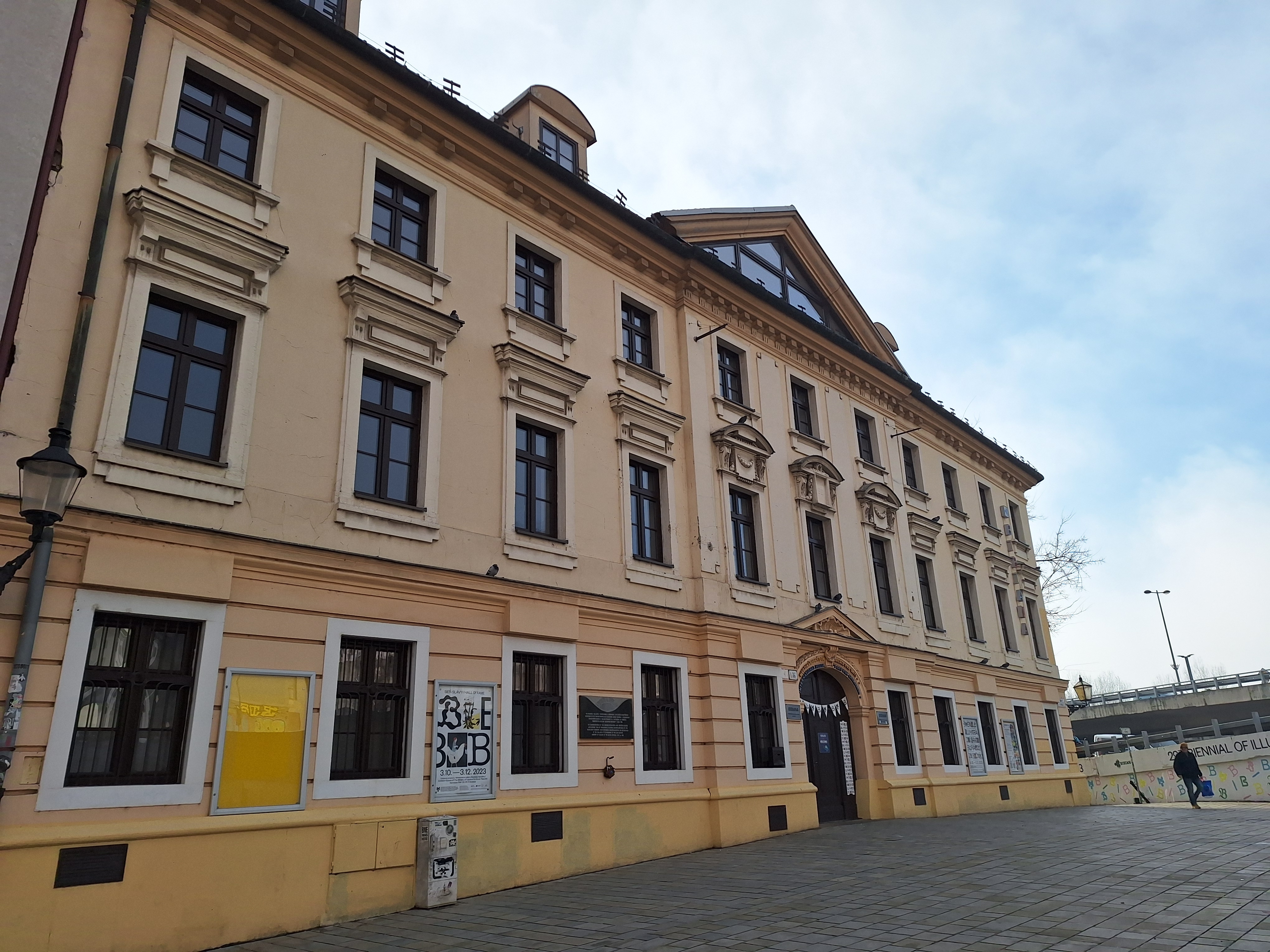 ZMENA OTVÁRACÍCH HODÍN POČAS ŠTÁTNYCH SVIATKOV 1. a 8. MÁJA