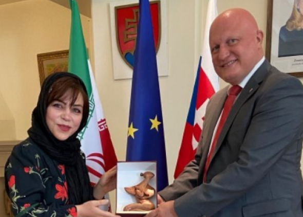 Odovzdávanie ocenenia UNICEF v Teheráne.